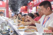 梦见生活“嗦粉”经济火热 中国多地“食力”出圈